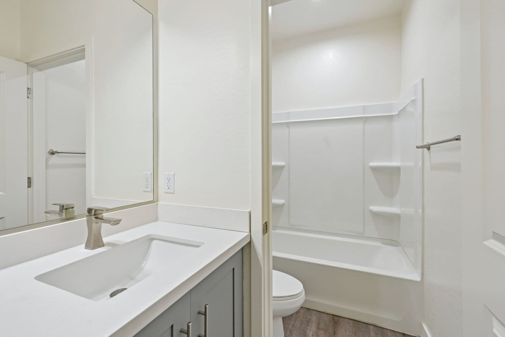 Phoenix Apartment: 828 East Apollo Road