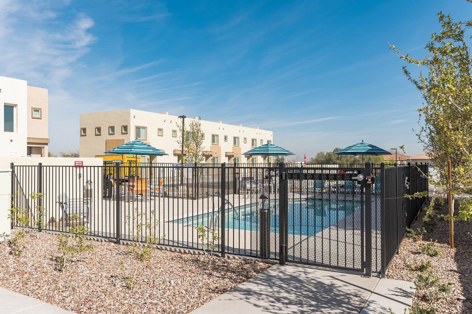 Phoenix Apartment: 11 East Dobbins Road