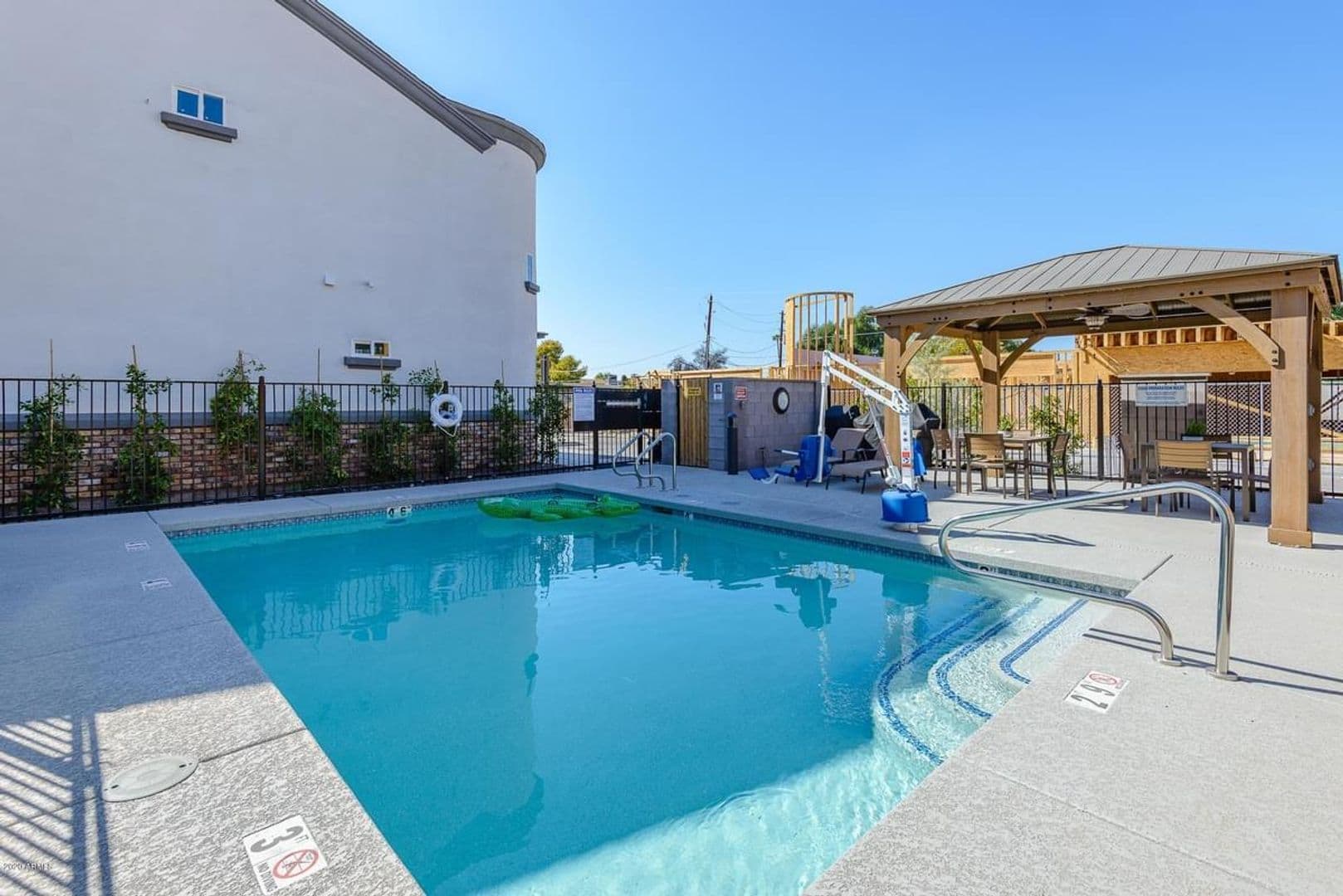 Phoenix Apartment: 3240 E. Pinchot Ave