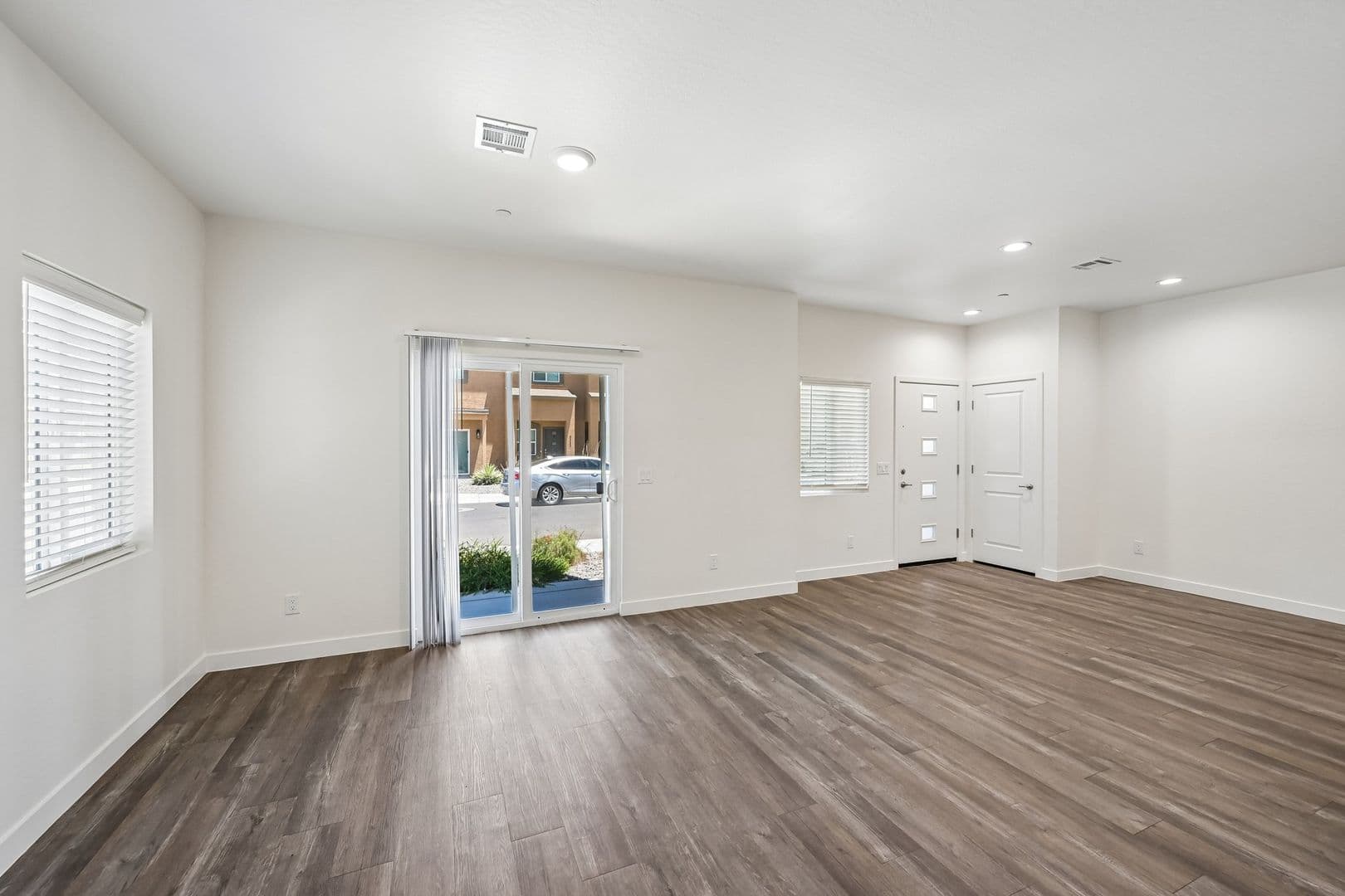Phoenix Apartment: 828 East Apollo Road