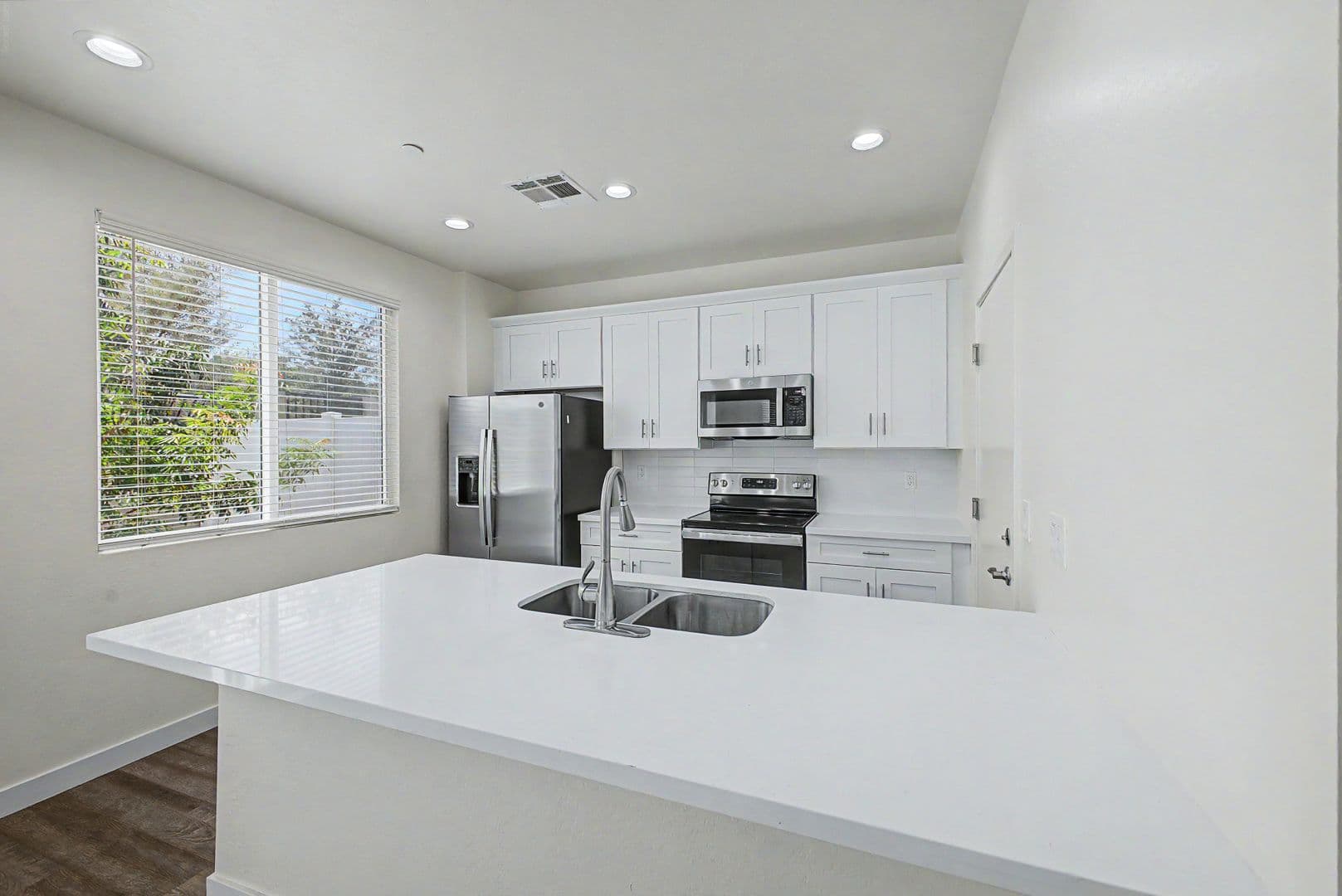 Phoenix Apartment: 8350 South Central Avenue
