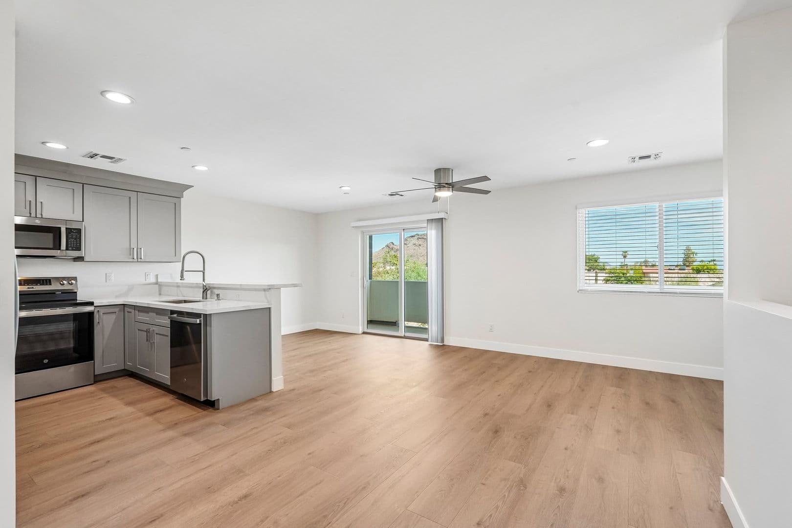 Phoenix Townhome: 2002 E Eugie Terrace