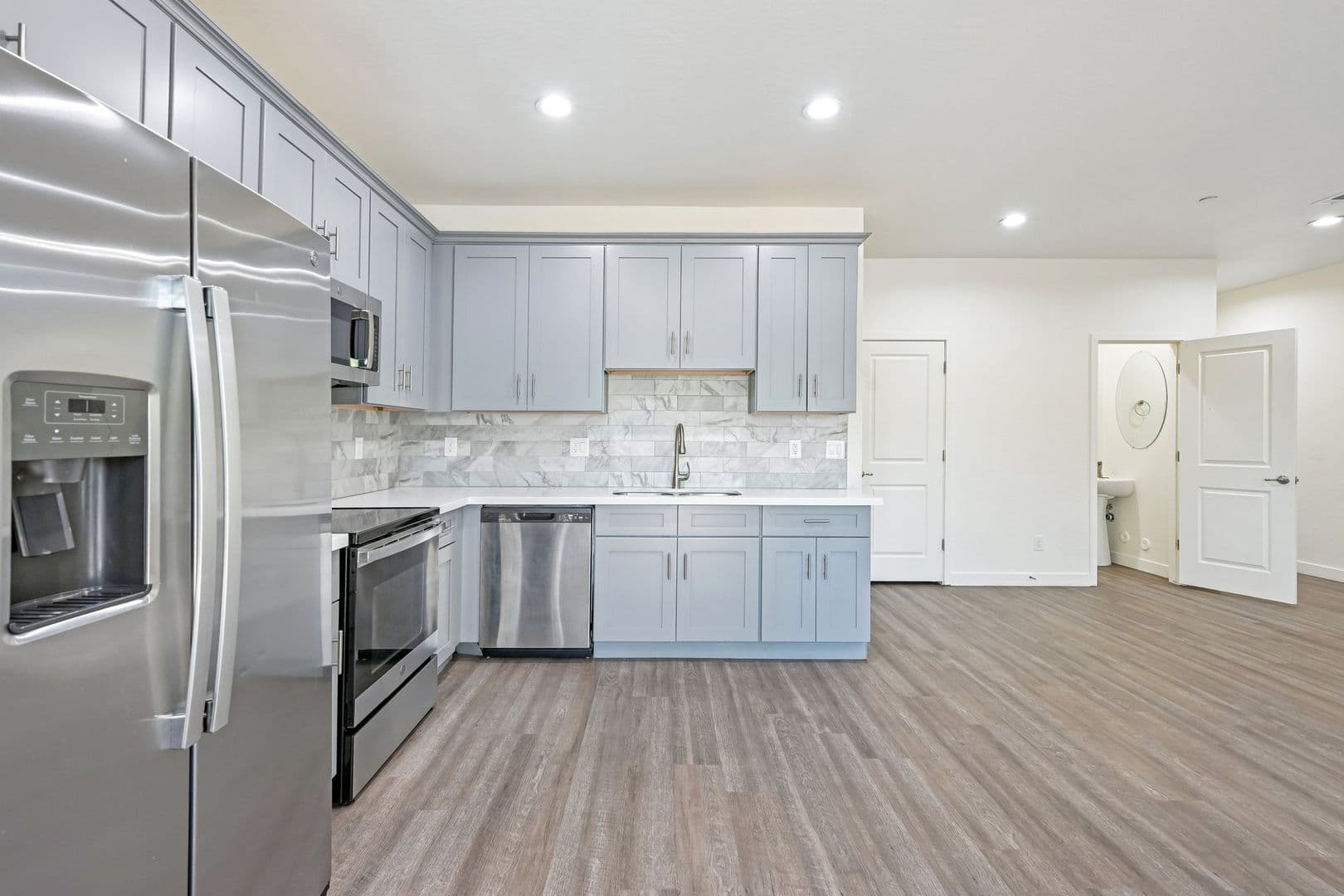 Phoenix Apartment: 828 East Apollo Road