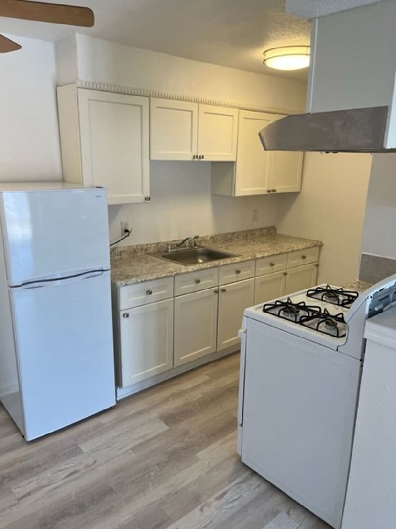 Avondale Apartment: 1223 N Dysart Rd.