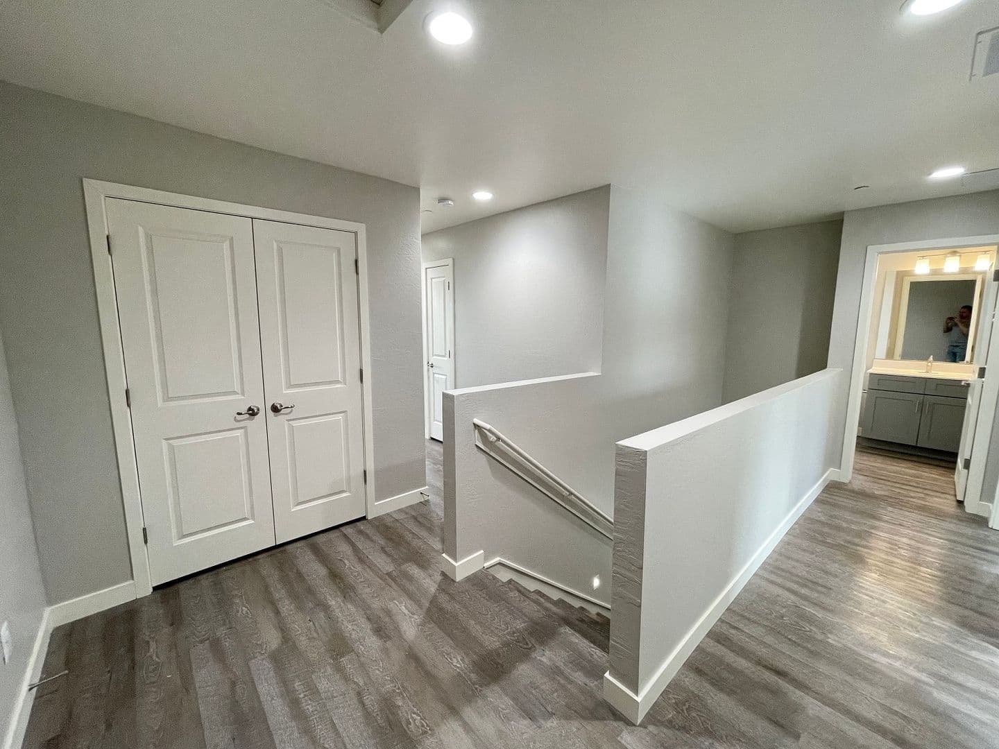 Phoenix Apartment: 11 East Dobbins Road