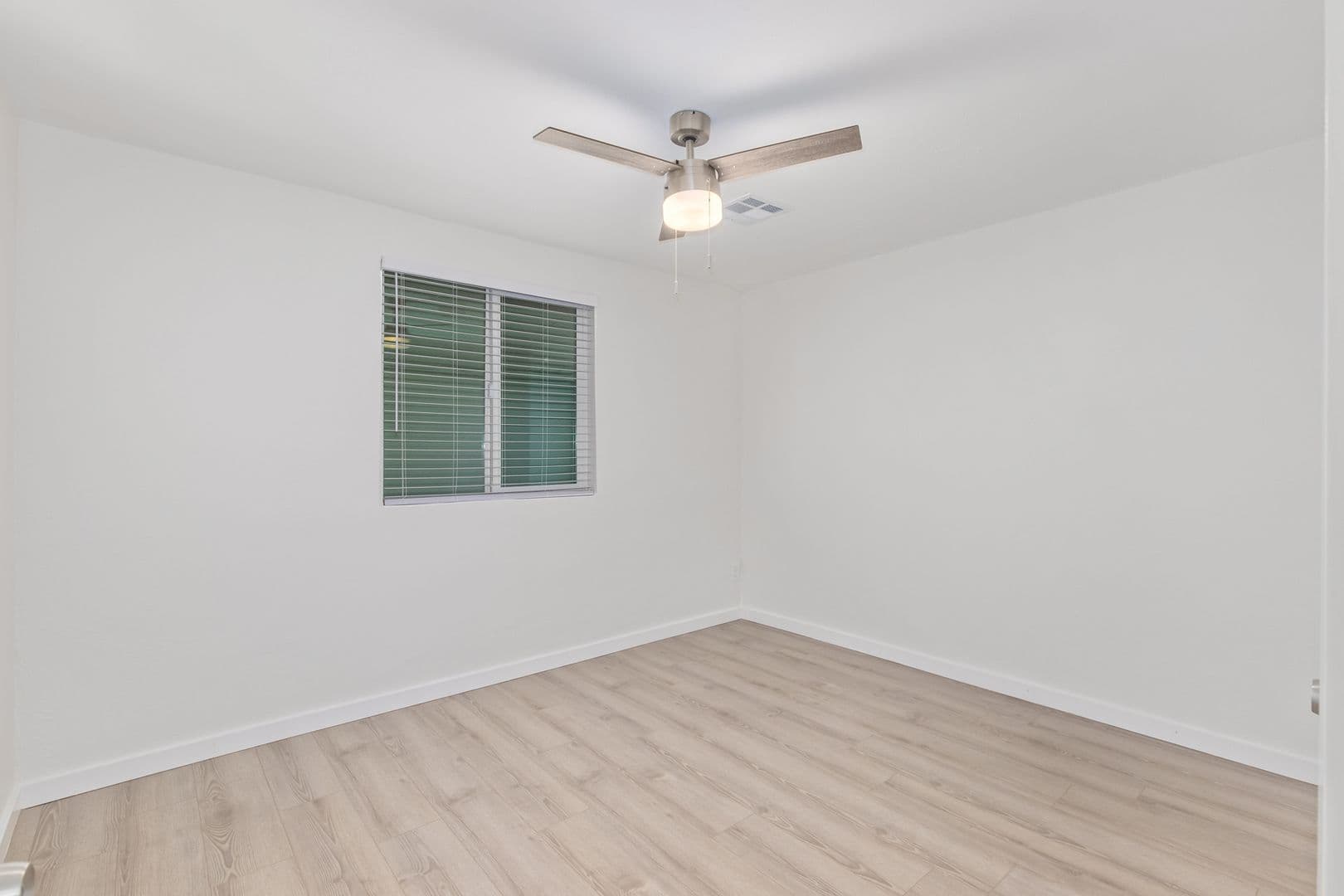 Avondale Apartment: 312 E Kinderman Dr.