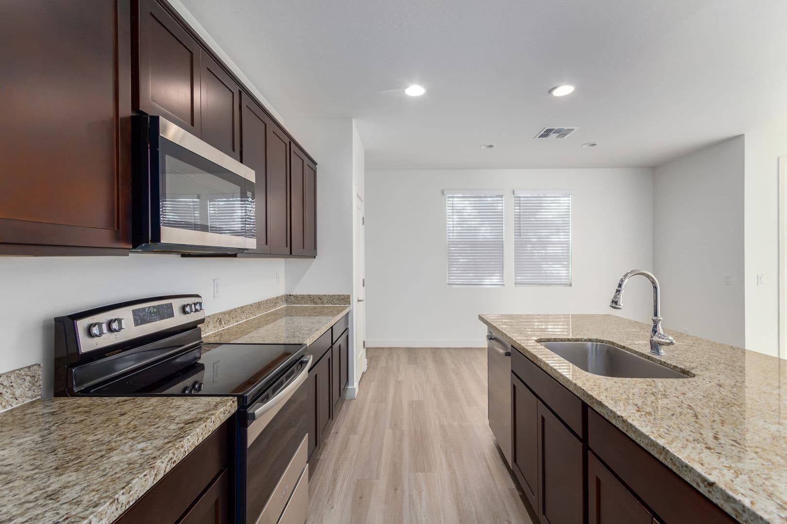 Mesa Townhome: 2359 S Wycliff Cir