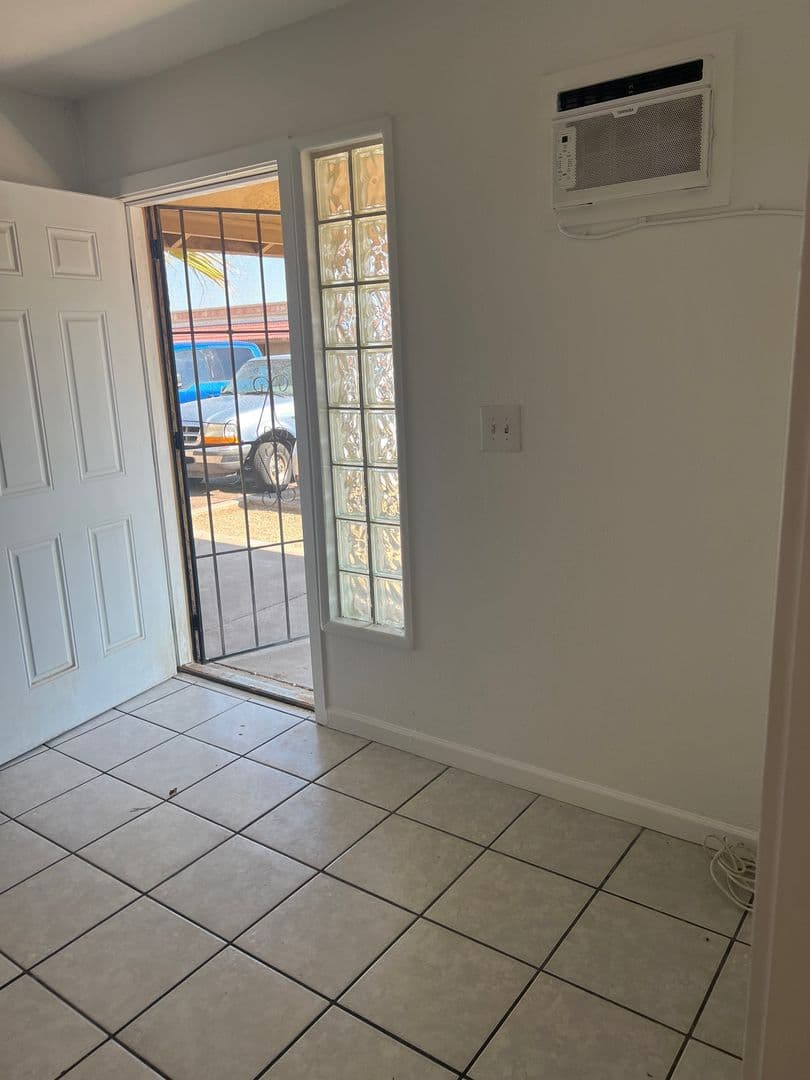 Avondale Apartment: 1223 N Dysart Rd.