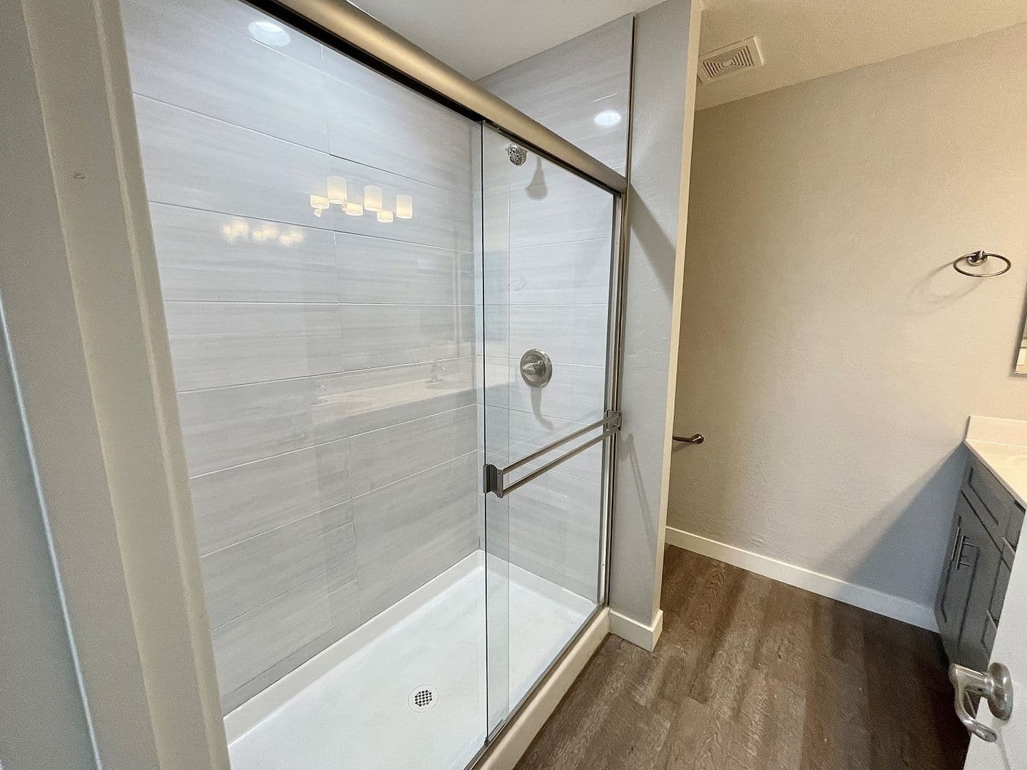 Phoenix Apartment: 11 East Dobbins Road