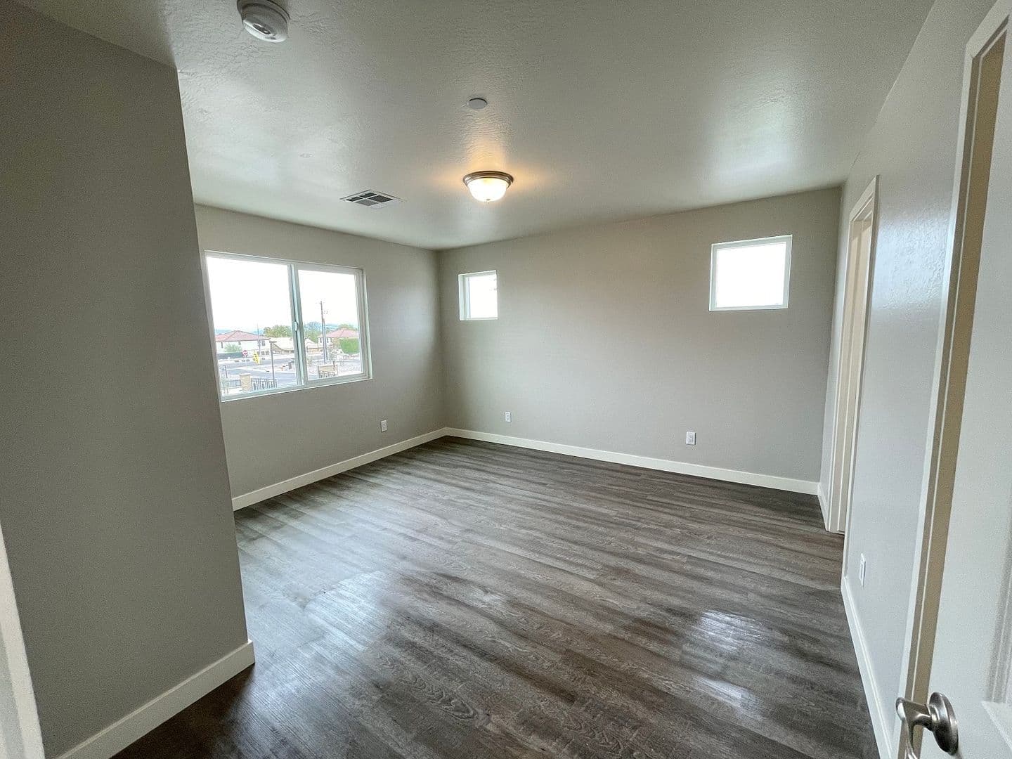 Phoenix Apartment: 11 East Dobbins Road