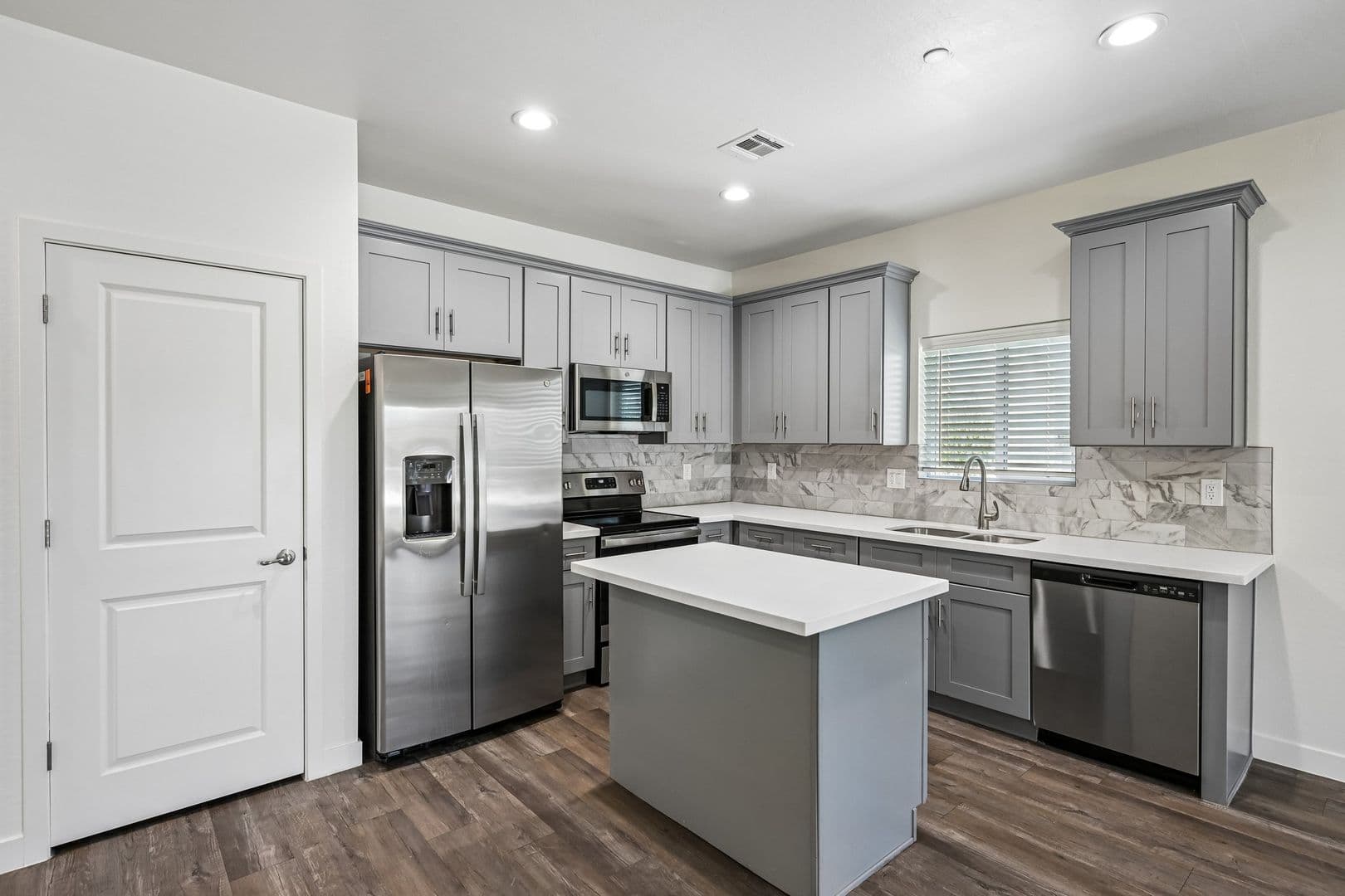Phoenix Apartment: 828 East Apollo Road