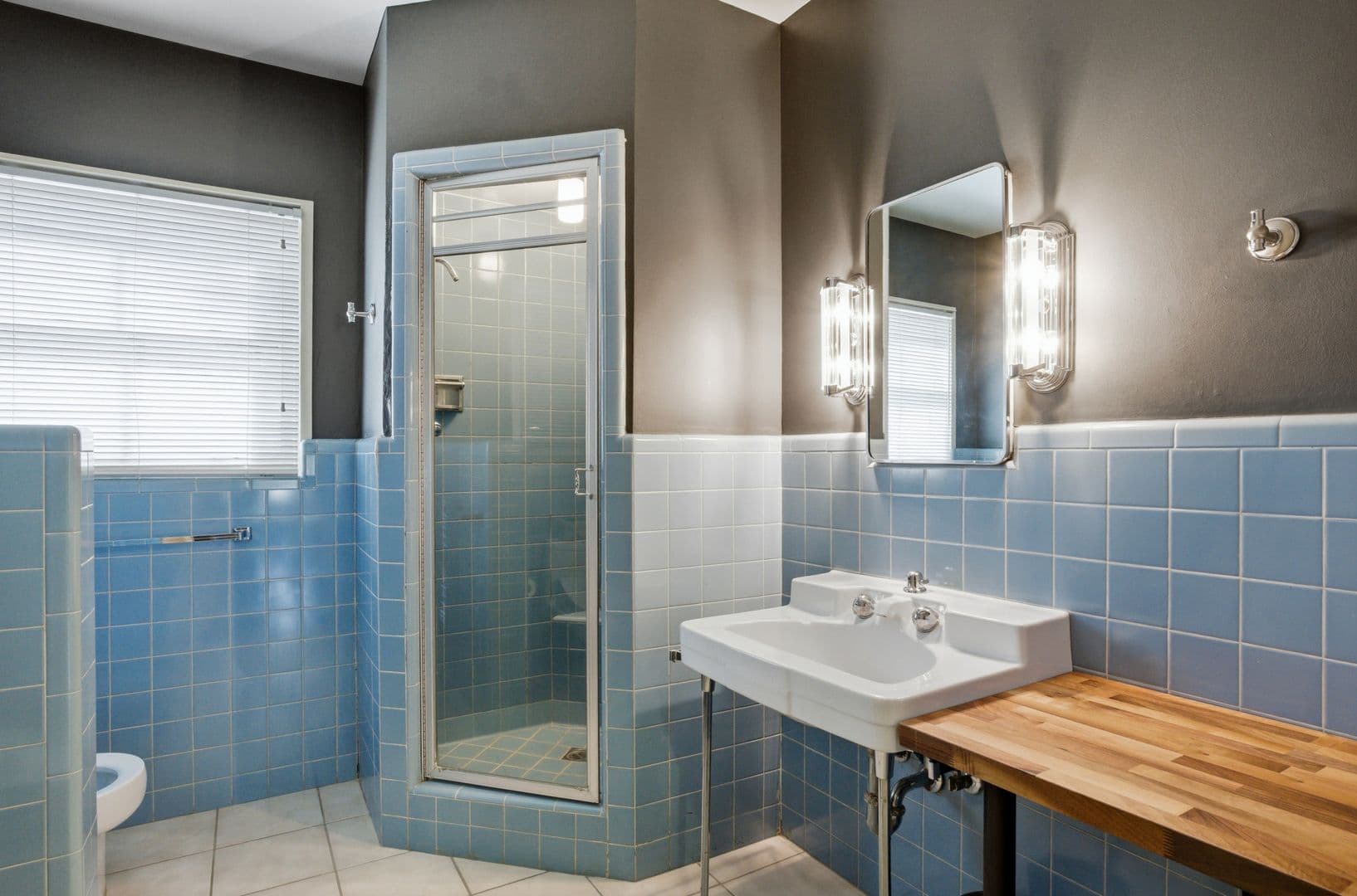 Phoenix House: 2939 North Manor Drive