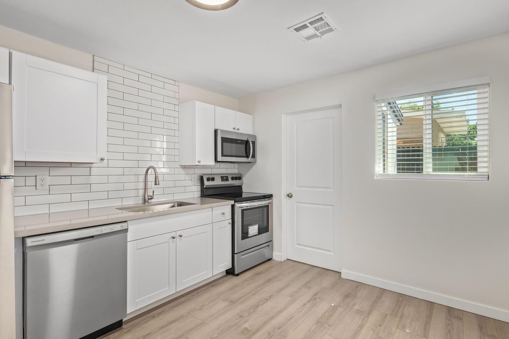 Avondale Apartment: 312 E Kinderman Dr.