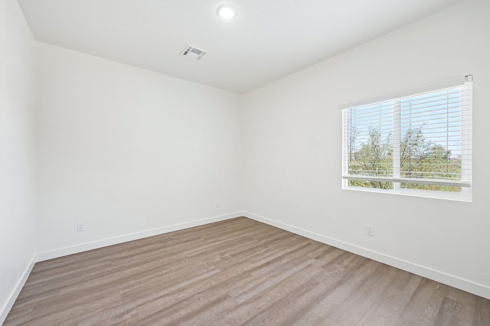 Phoenix Apartment: 828 East Apollo Road