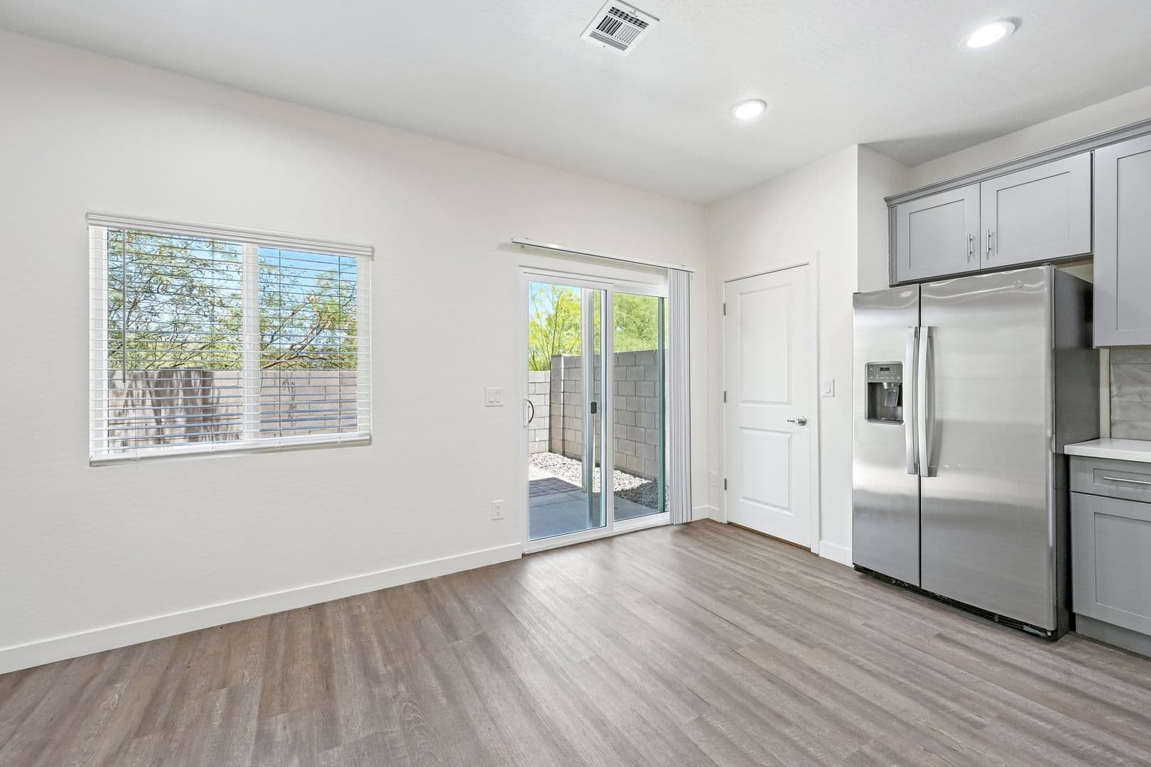 Phoenix Apartment: 828 East Apollo Road