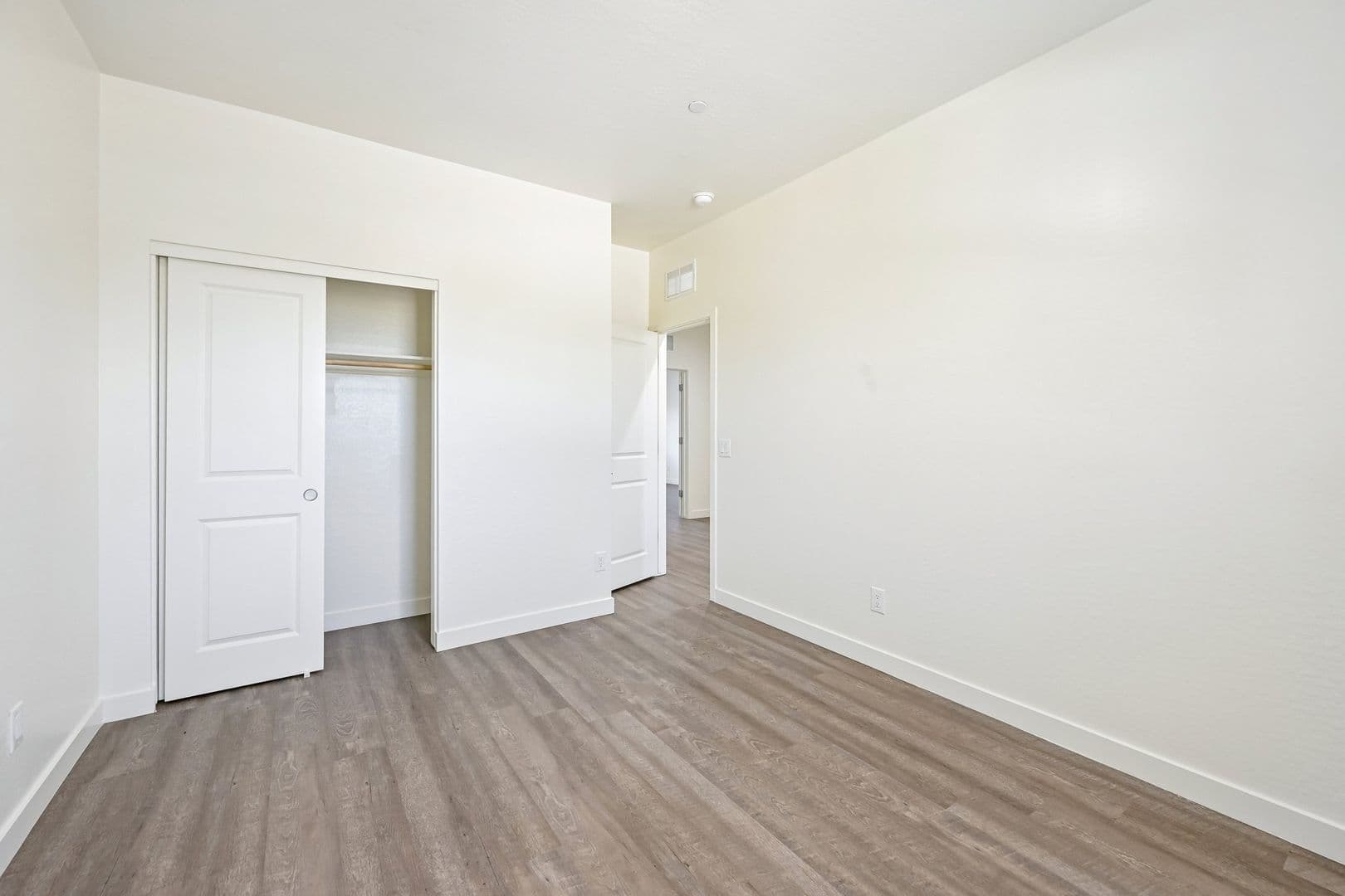 Phoenix Apartment: 828 East Apollo Road