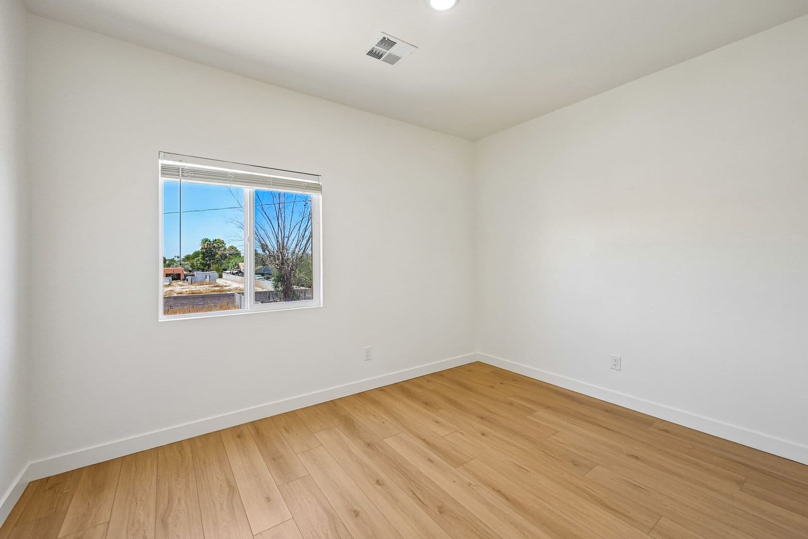 Phoenix Apartment: 828 East Apollo Road