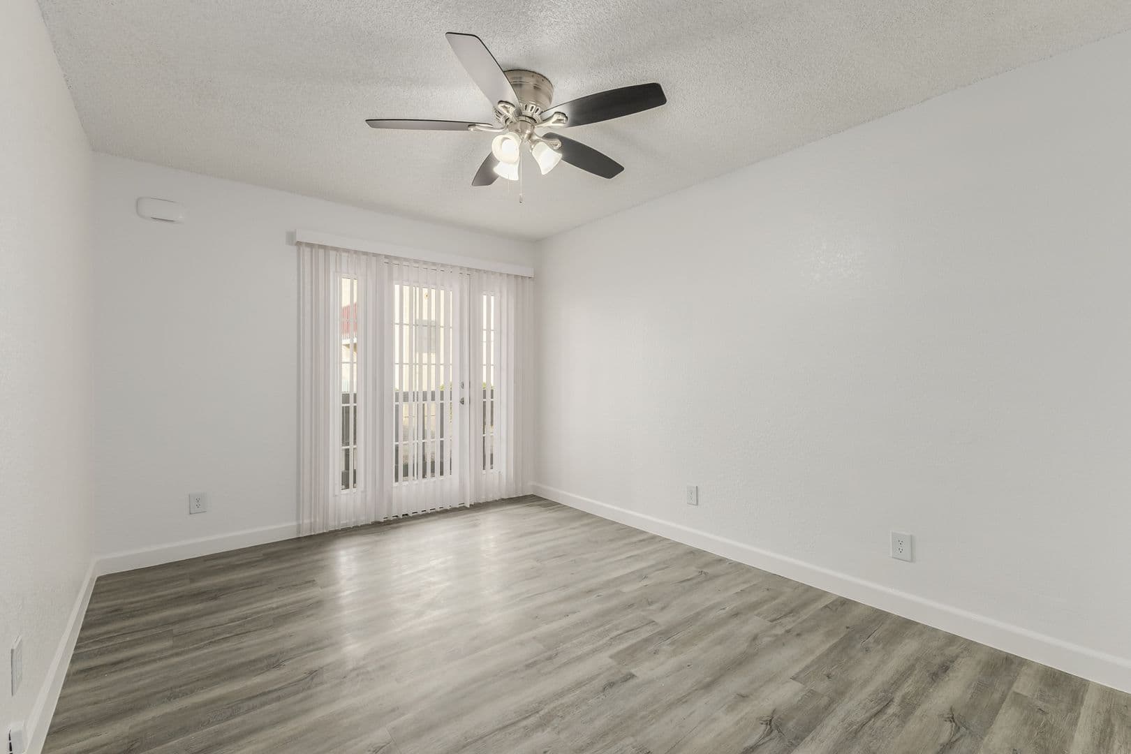 Phoenix Apartment: 27 E Corona Ave