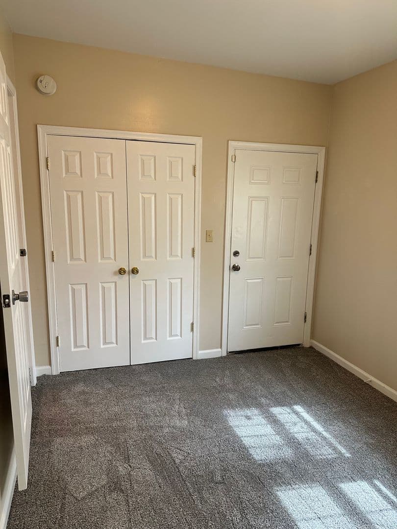 Washington Apartment: 1913 Rosedale St NE