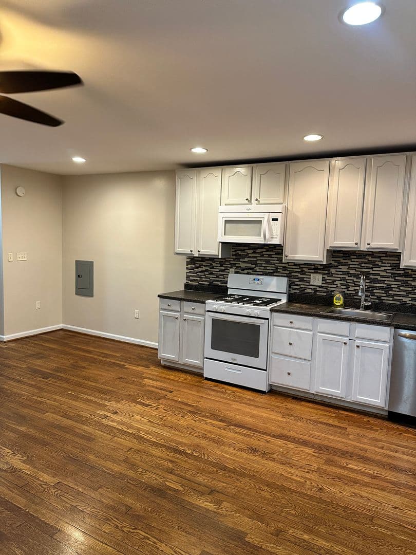 Washington Apartment: 1913 Rosedale St NE