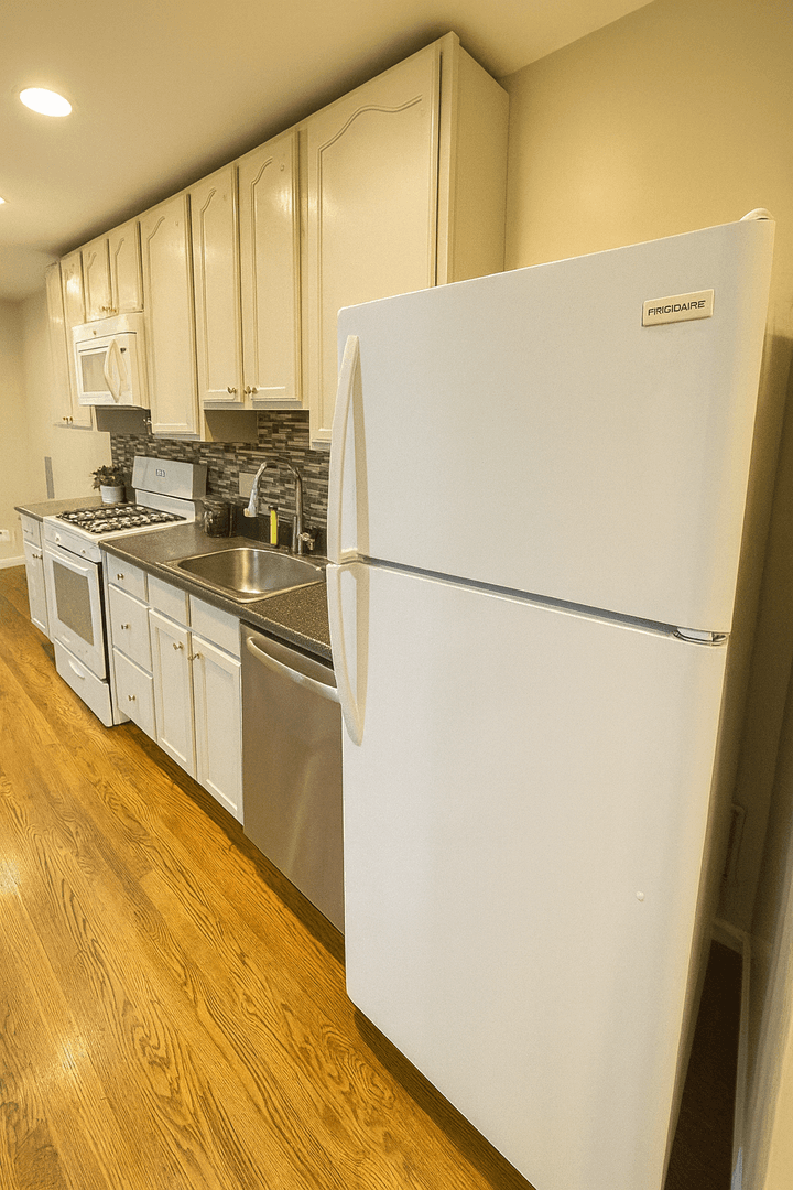 Washington Apartment: 1913 Rosedale St NE