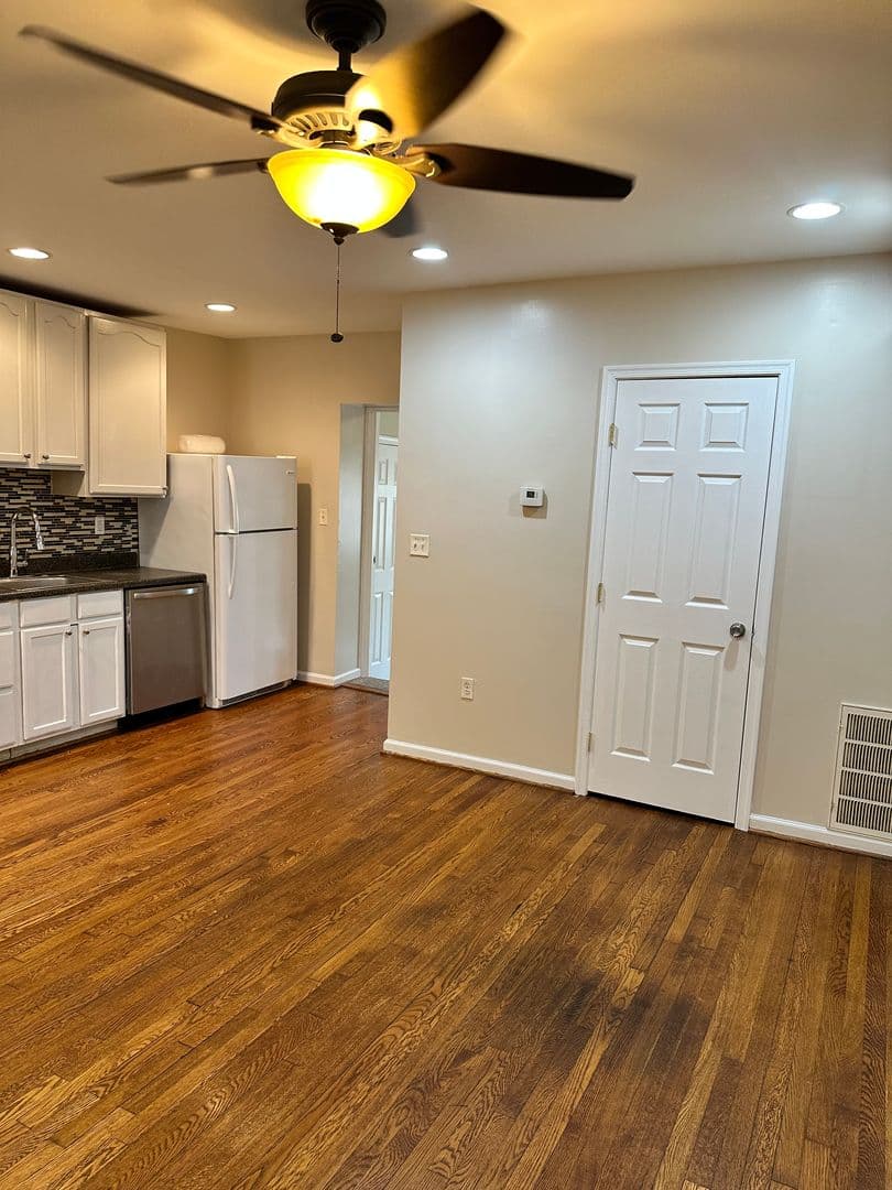 Washington Apartment: 1913 Rosedale St NE
