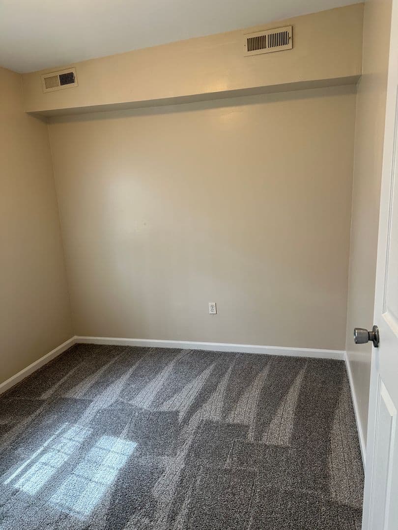 Washington Apartment: 1913 Rosedale St NE