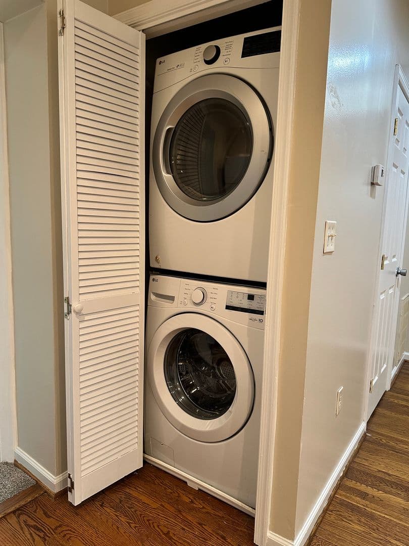 Washington Apartment: 1913 Rosedale St NE