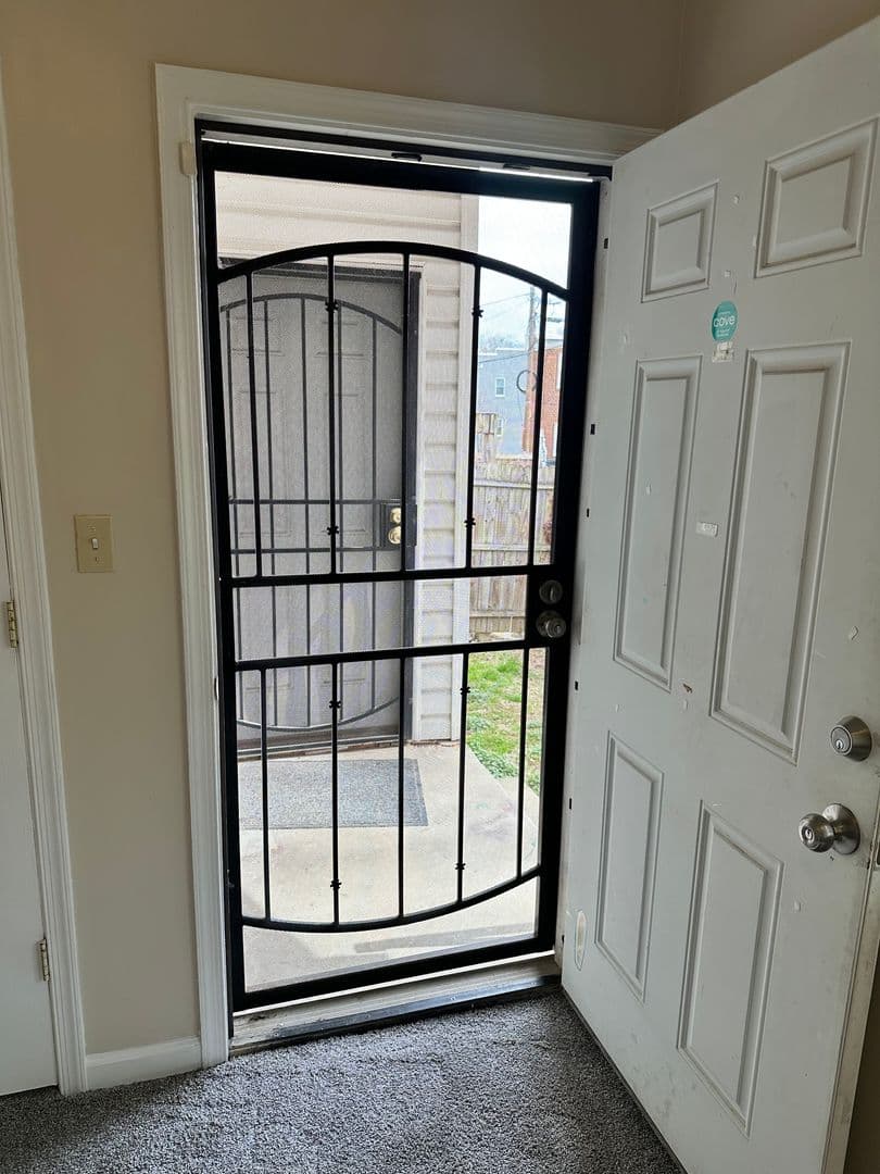 Washington Apartment: 1913 Rosedale St NE