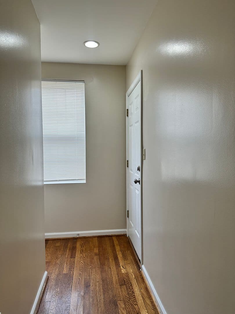 Washington Apartment: 1913 Rosedale St NE