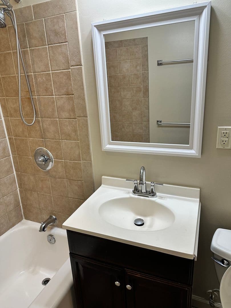 Washington Apartment: 1913 Rosedale St NE