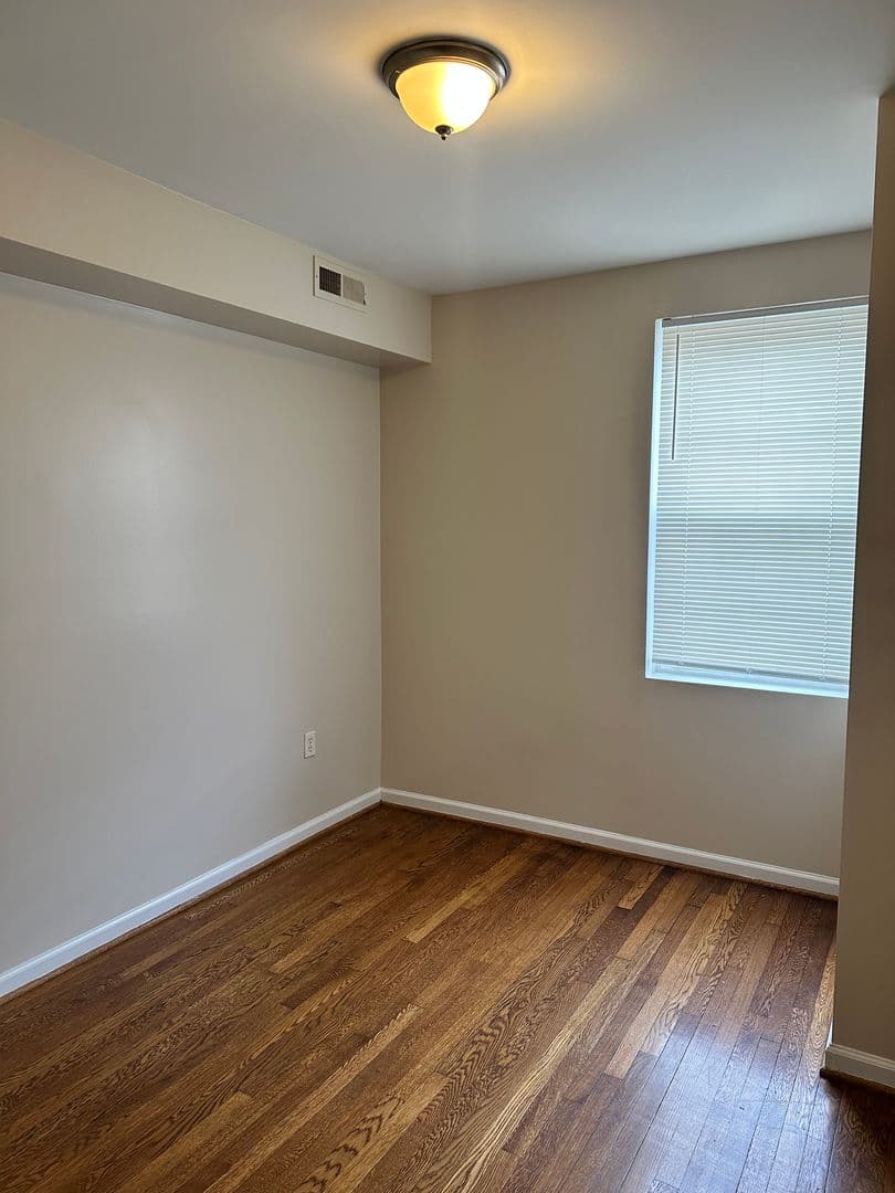 Washington Apartment: 1913 Rosedale St NE
