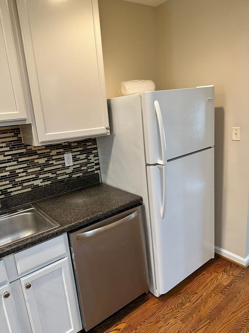 Washington Apartment: 1913 Rosedale St NE