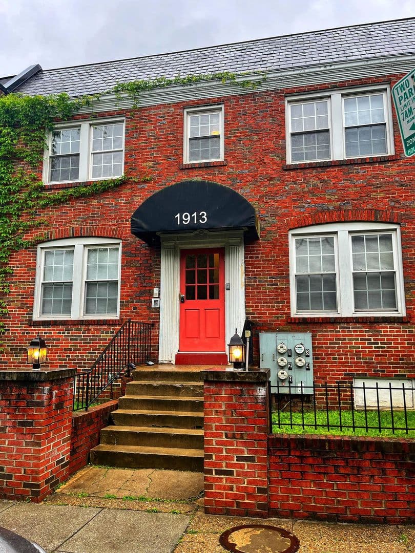 Washington Apartment: 1913 Rosedale St NE