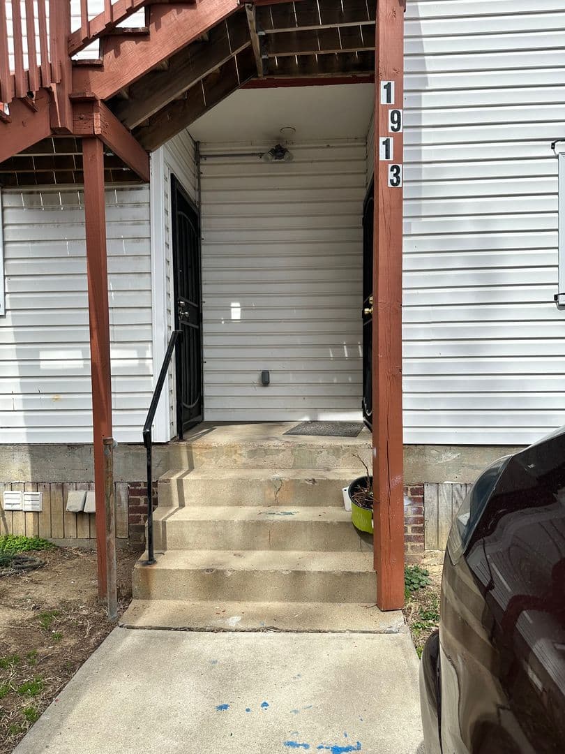 Washington Apartment: 1913 Rosedale St NE