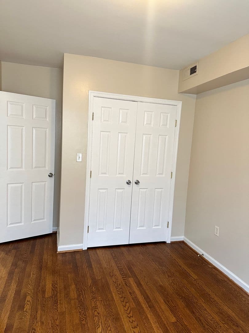 Washington Apartment: 1913 Rosedale St NE