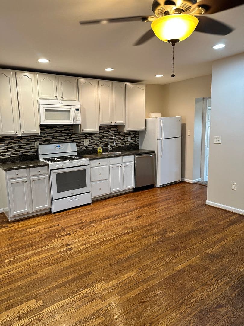 Washington Apartment: 1913 Rosedale St NE