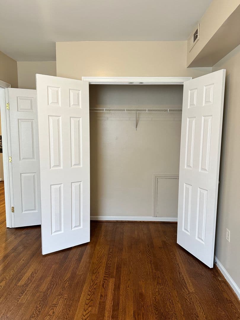 Washington Apartment: 1913 Rosedale St NE