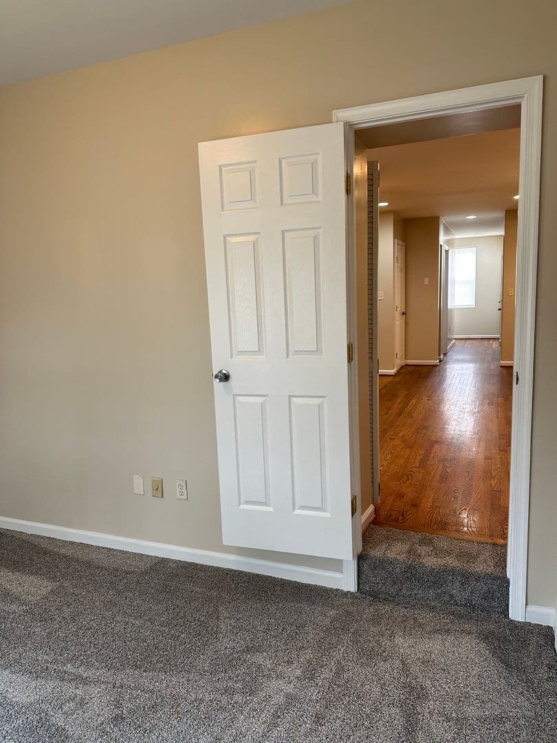 Washington Apartment: 1913 Rosedale St NE