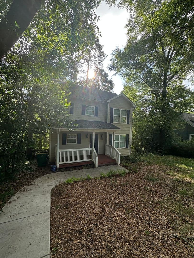 Athens House: 250 Hodgson Drive