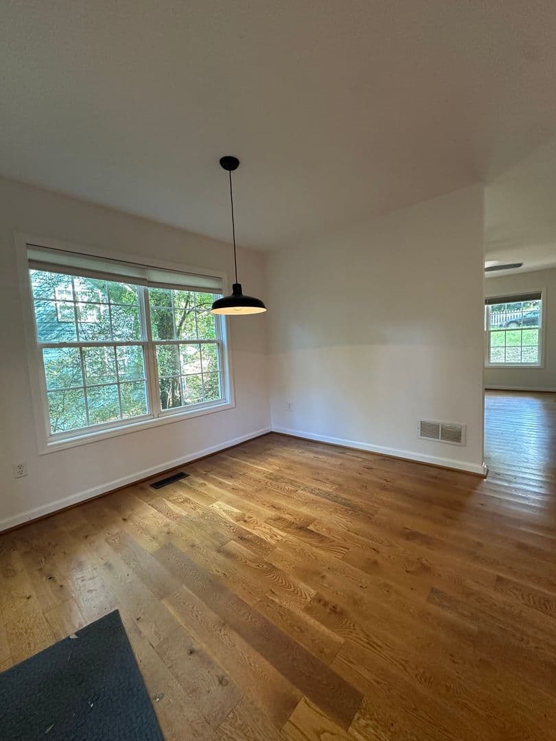 Athens House: 250 Hodgson Drive