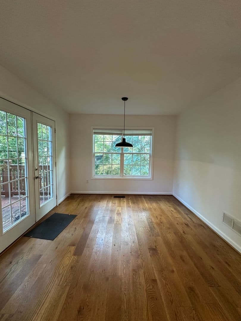 Athens House: 250 Hodgson Drive