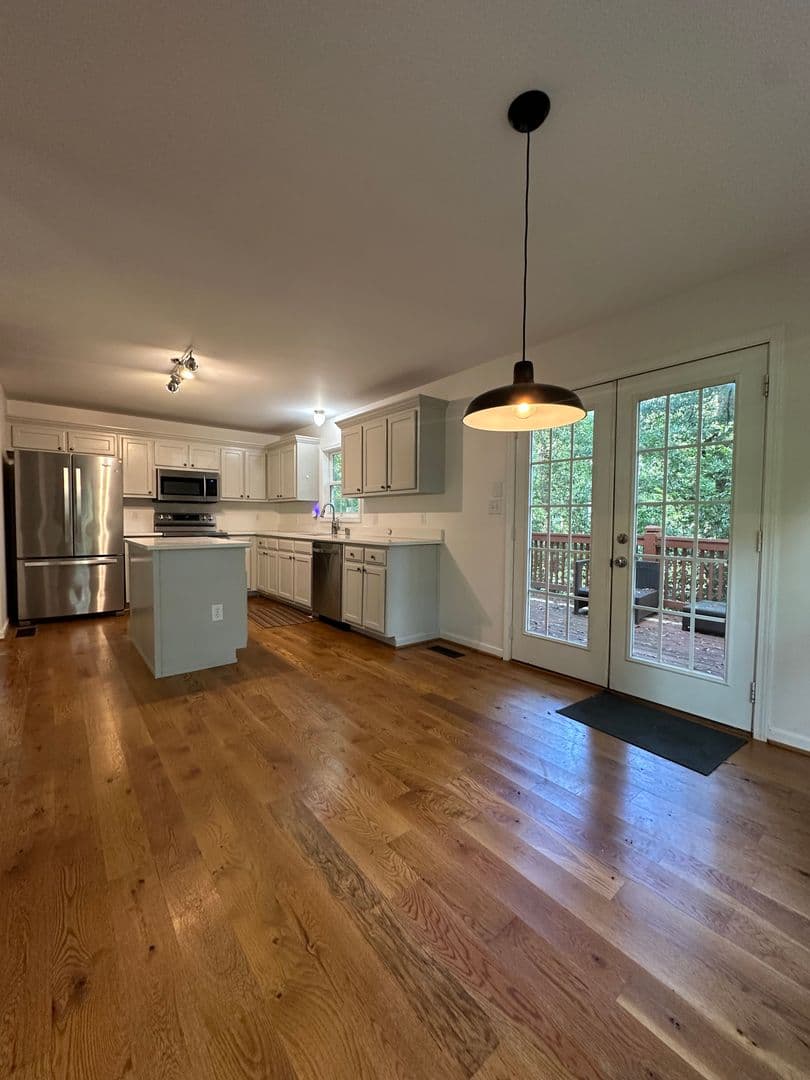 Athens House: 250 Hodgson Drive