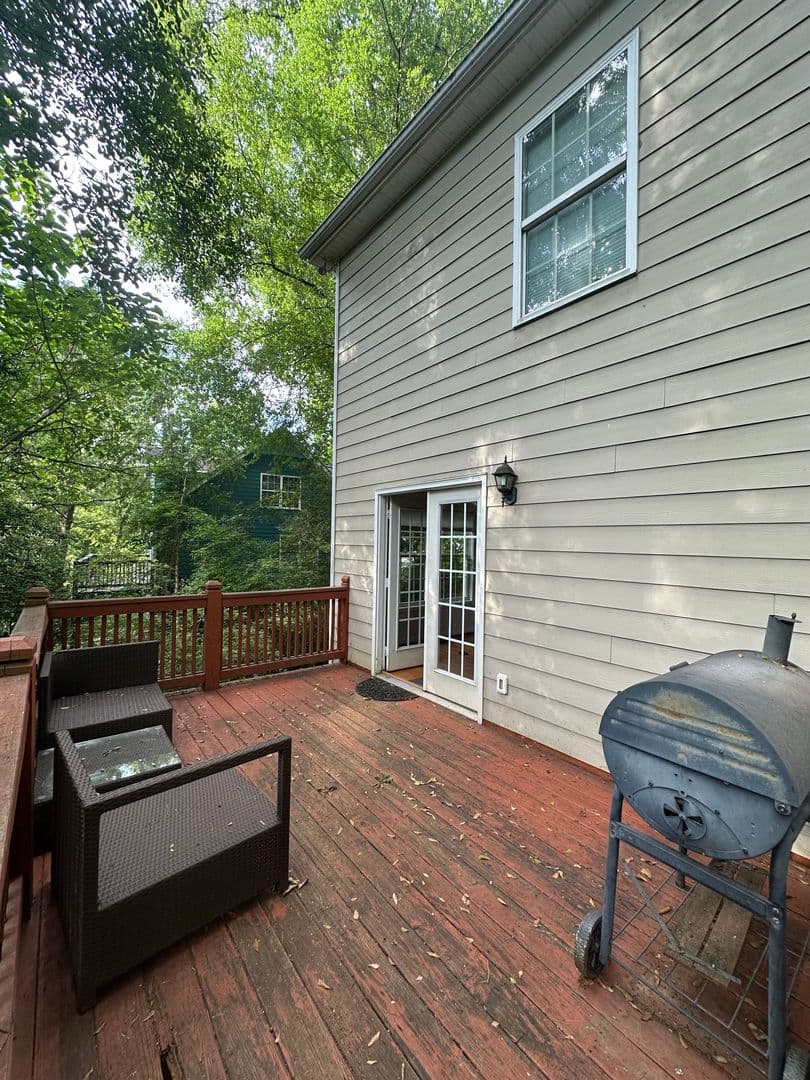 Athens House: 250 Hodgson Drive