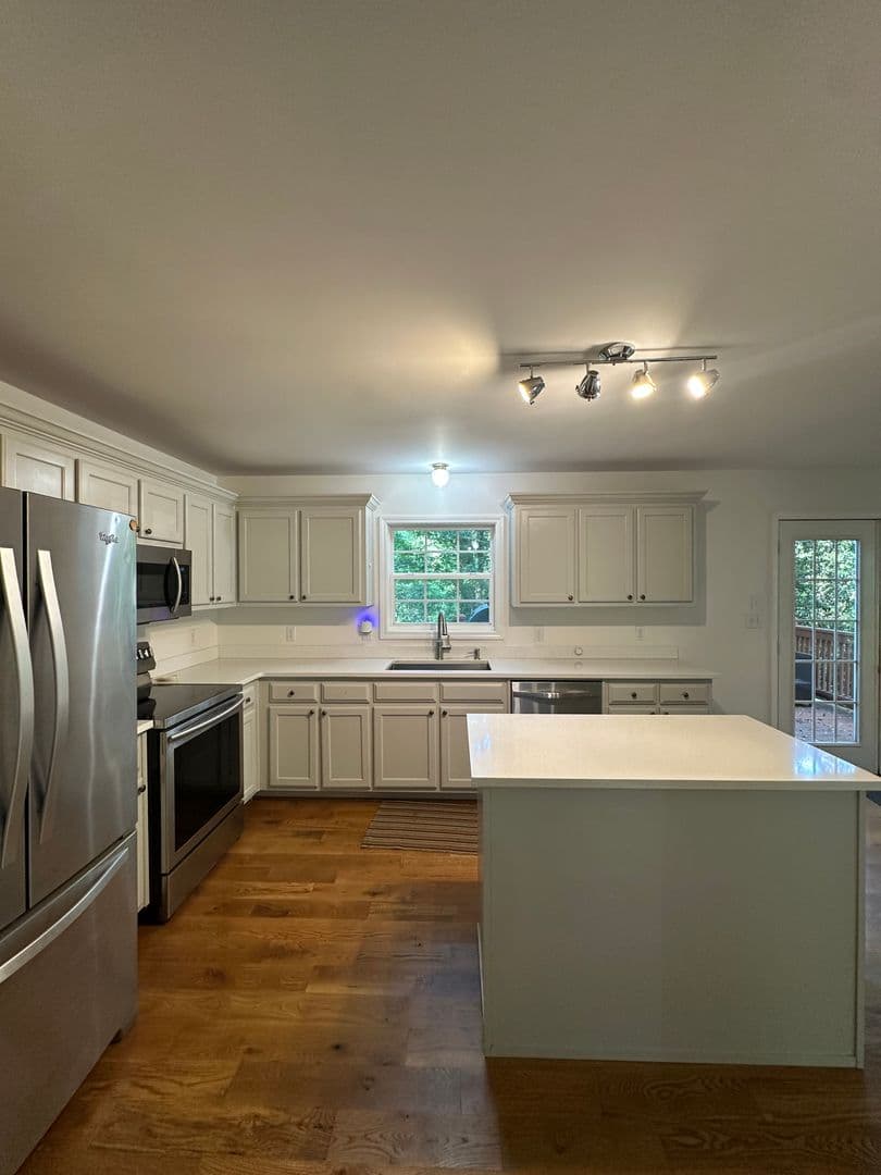 Athens House: 250 Hodgson Drive