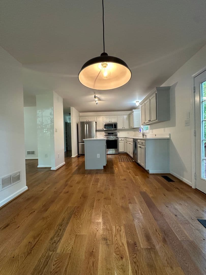 Athens House: 250 Hodgson Drive