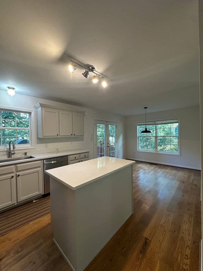 Athens House: 250 Hodgson Drive