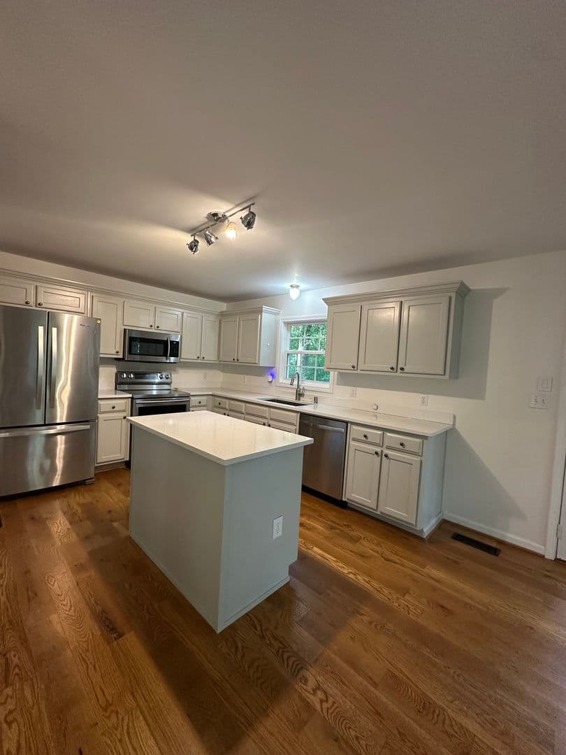 Athens House: 250 Hodgson Drive