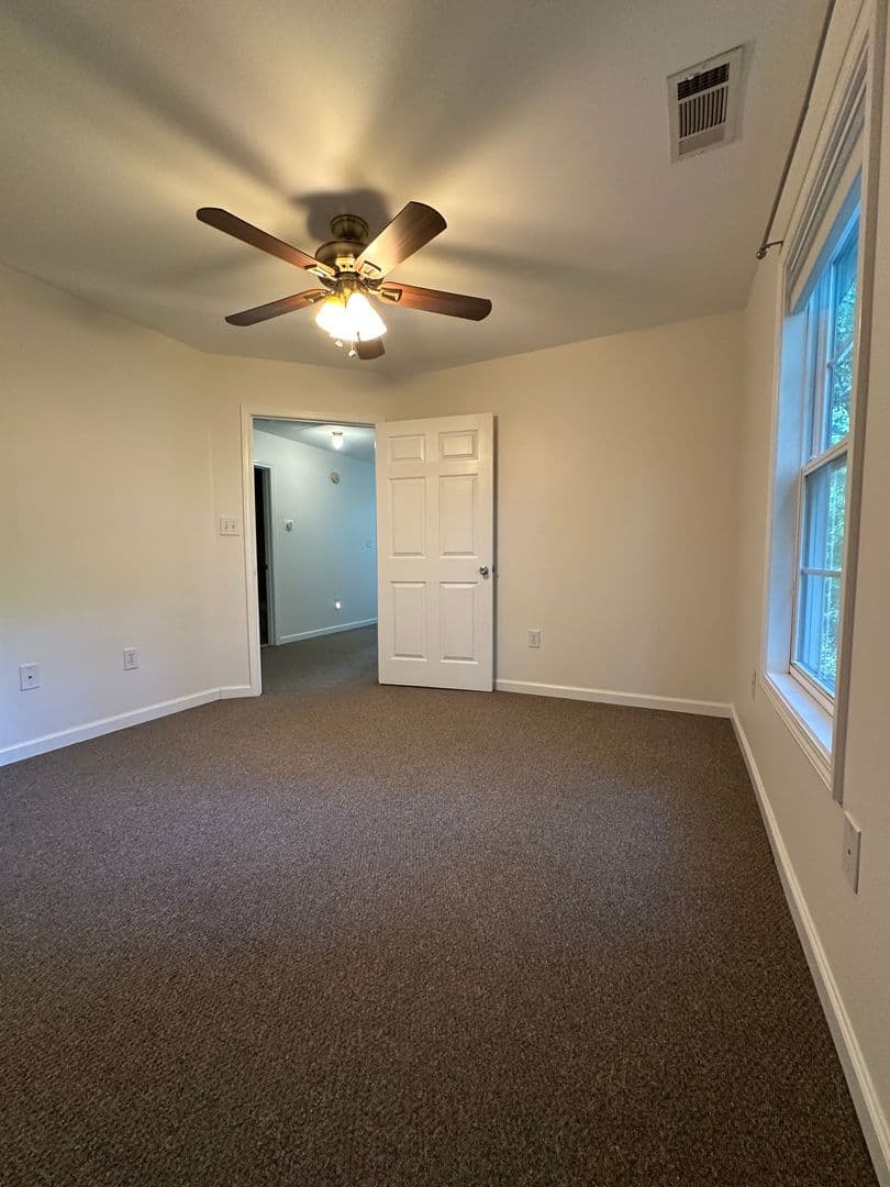 Athens House: 250 Hodgson Drive