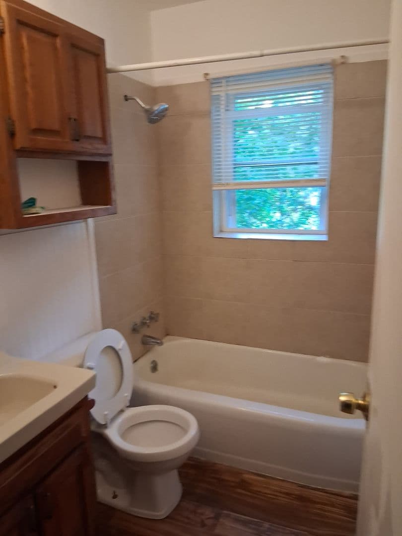 Maplewood Apartment: 2637 Stillwater Rd E